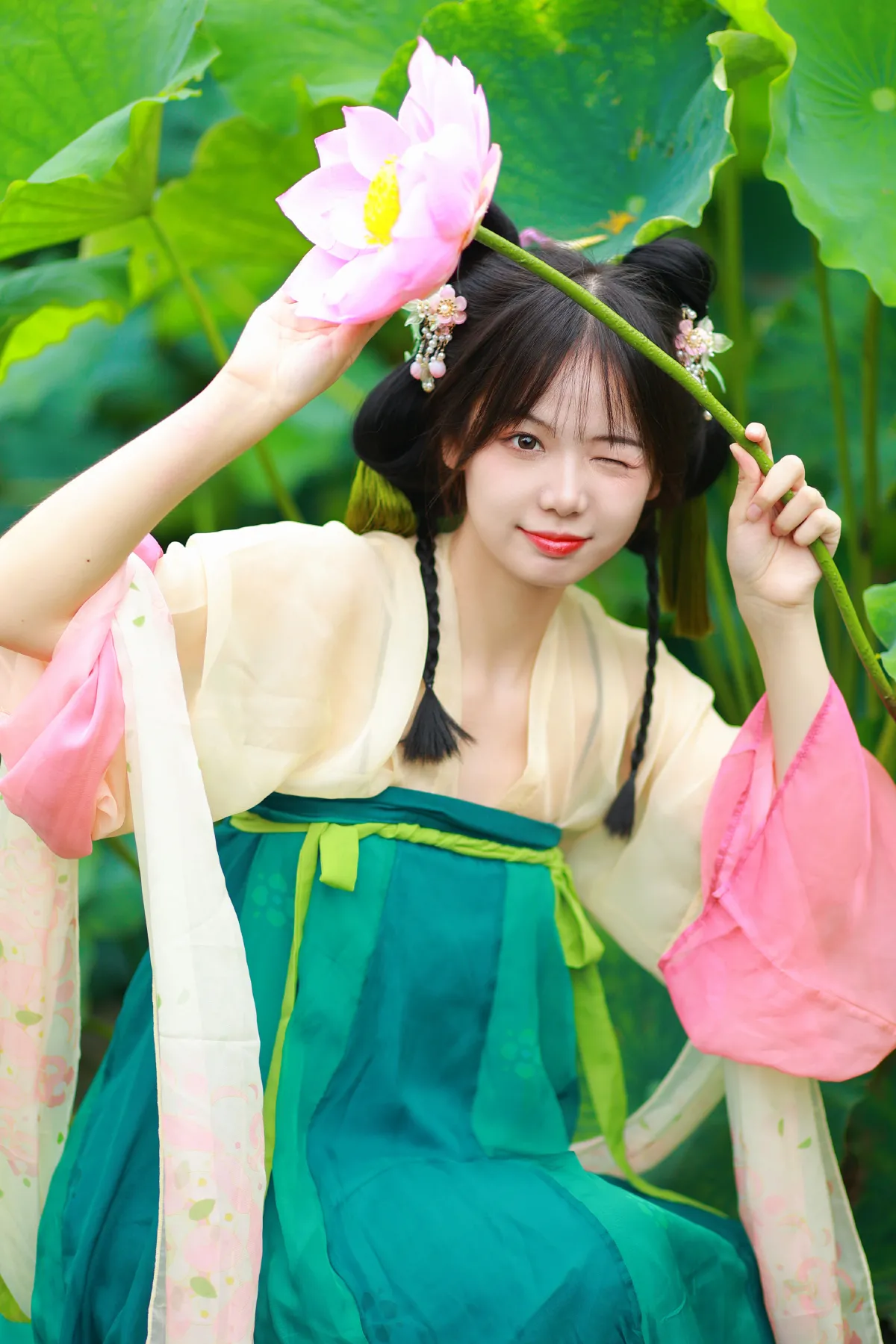 荷叶叶_暮烟色CC《荷塘少女》美图作品图片3