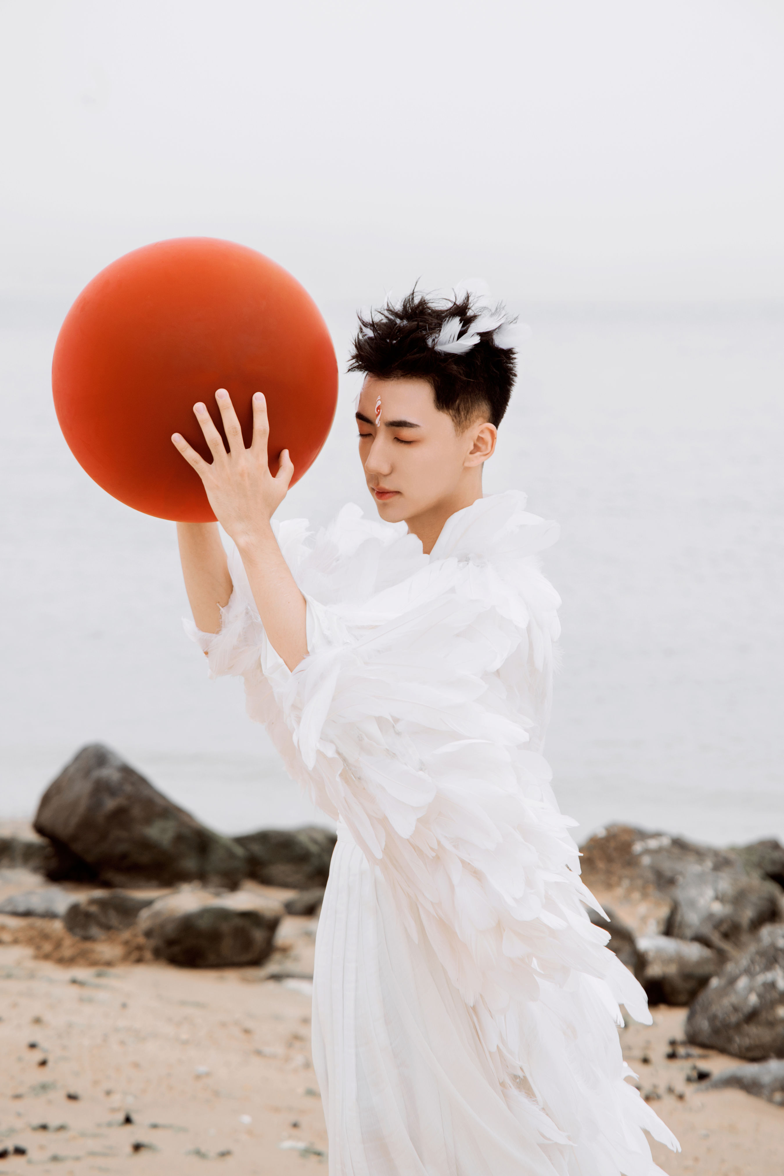 倾海的小健健呀_澳涵《白羽》美图作品图片1