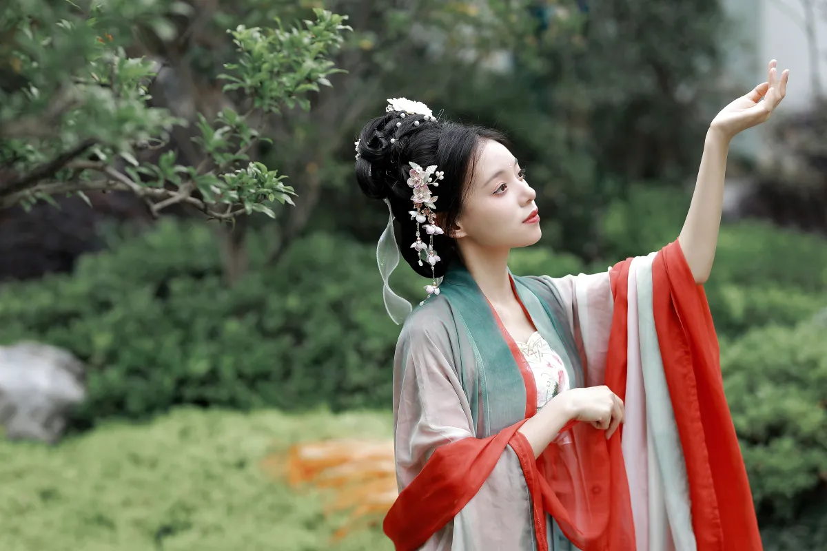 本宽_李露露《寄人》美图作品图片1