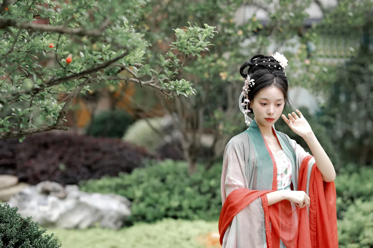 本宽_李露露《寄人》美图作品图片2