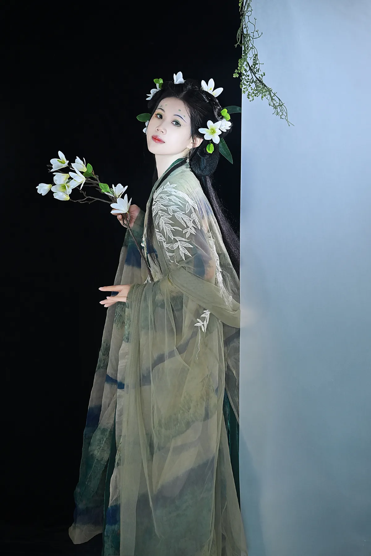 梁知晴_阿靖《绿》美图作品图片1
