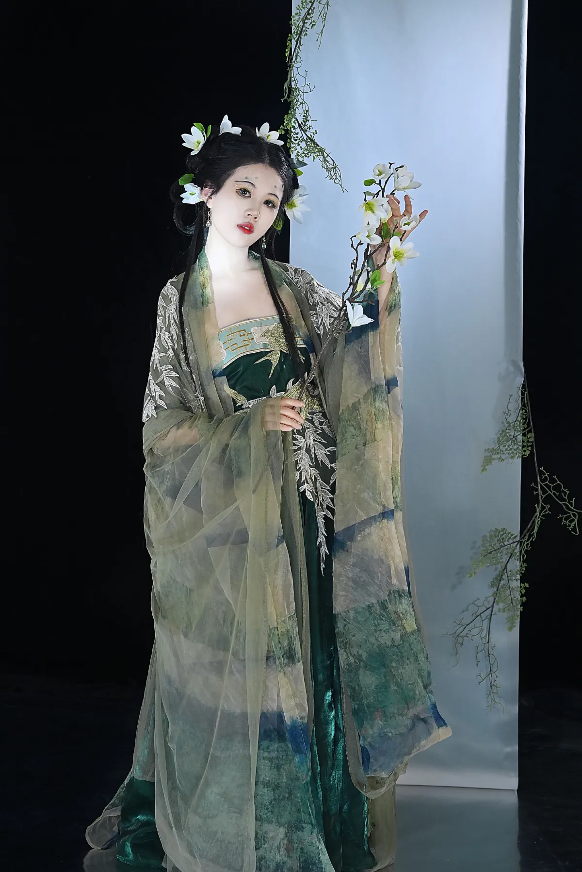 梁知晴_阿靖《绿》美图作品图片2