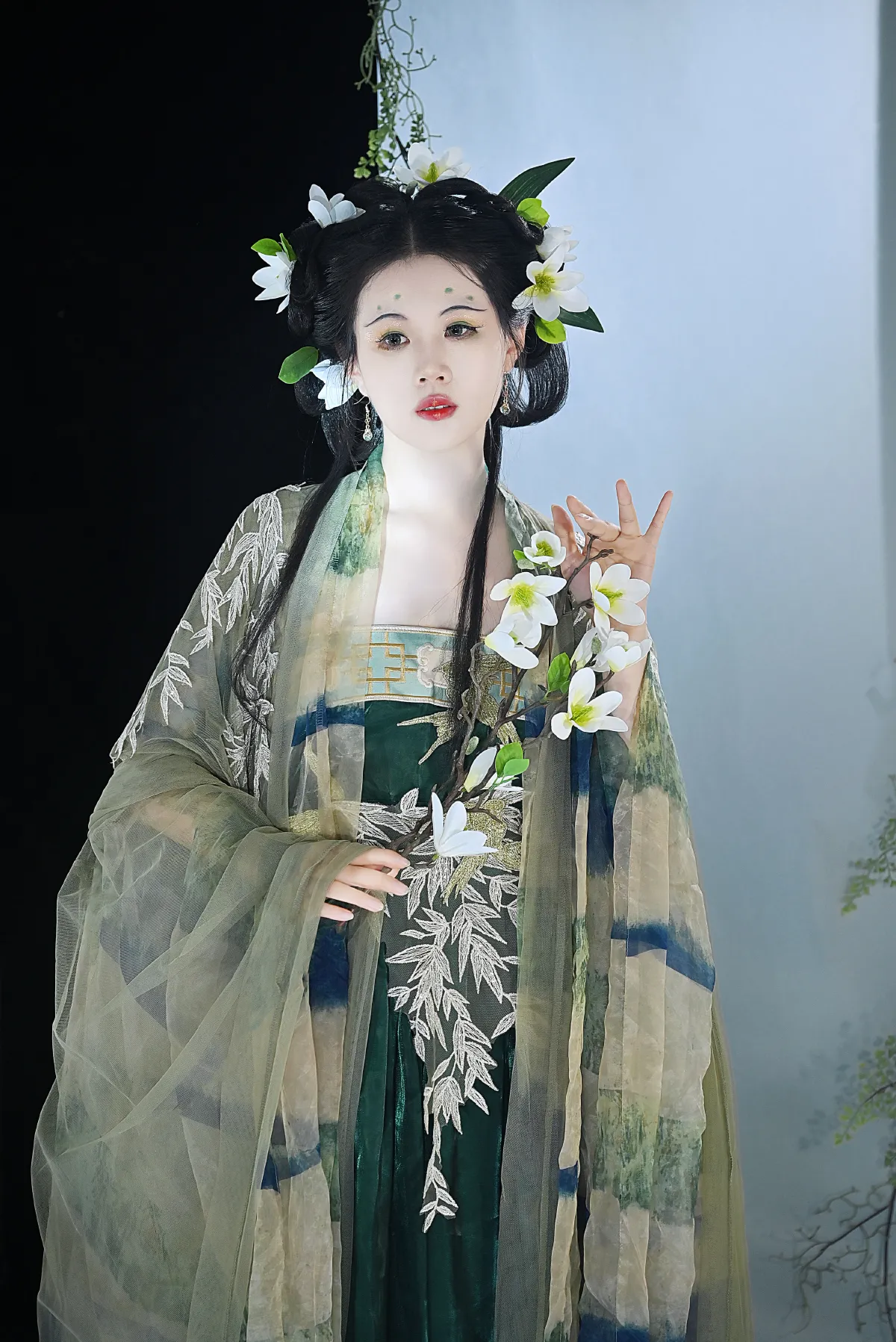 梁知晴_阿靖《绿》美图作品图片3