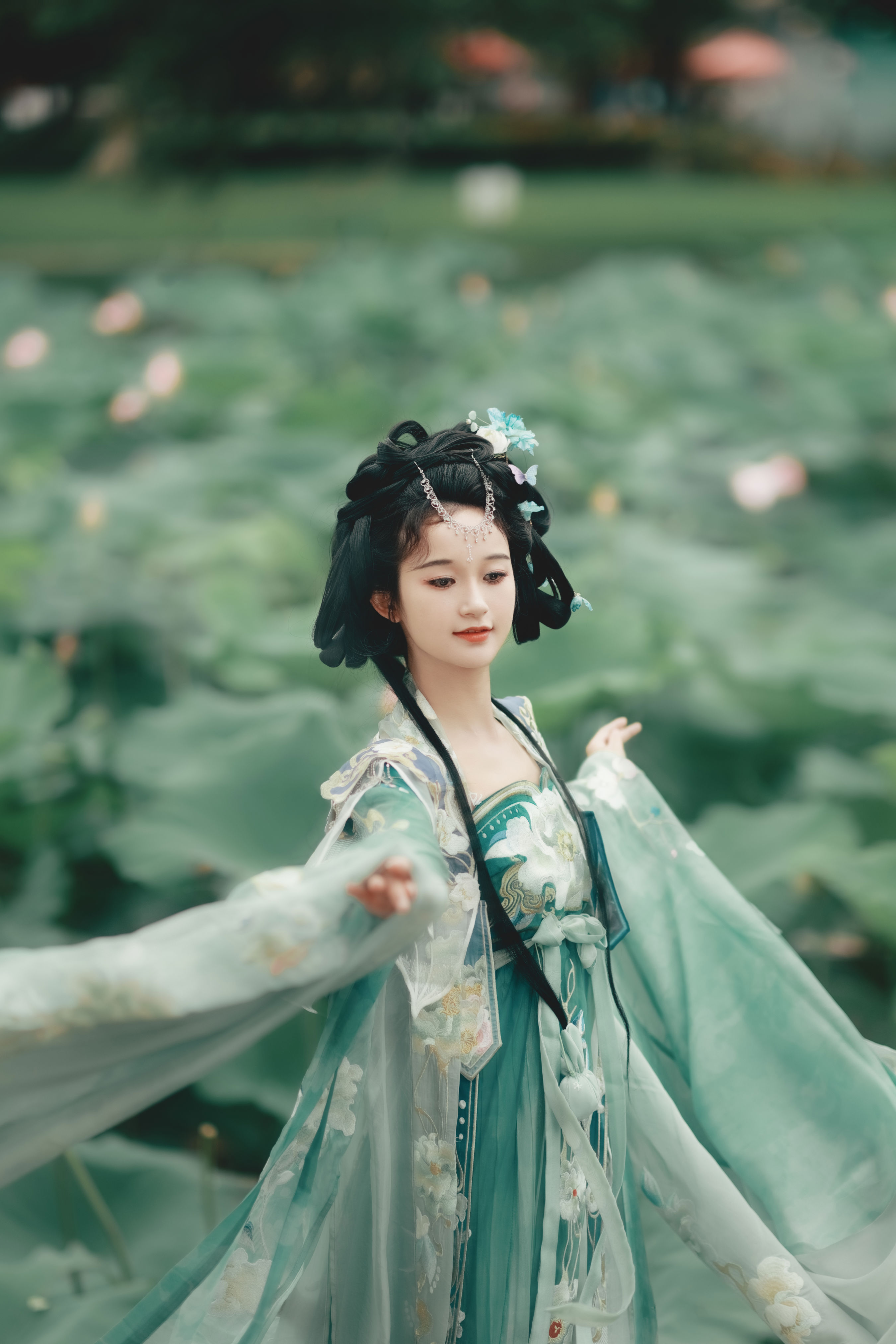 闭花羞月