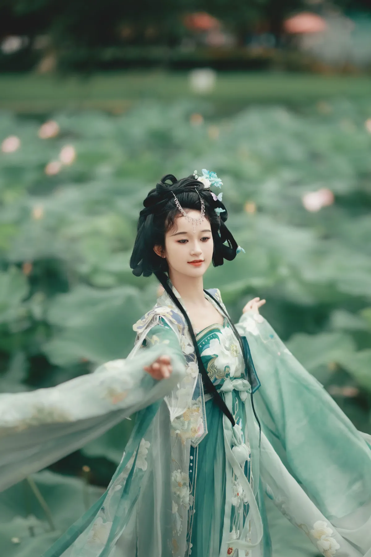 闭花羞月