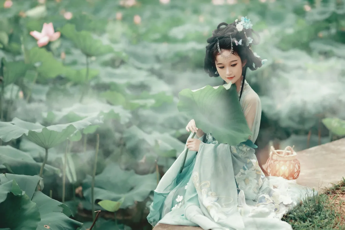 闭花羞月