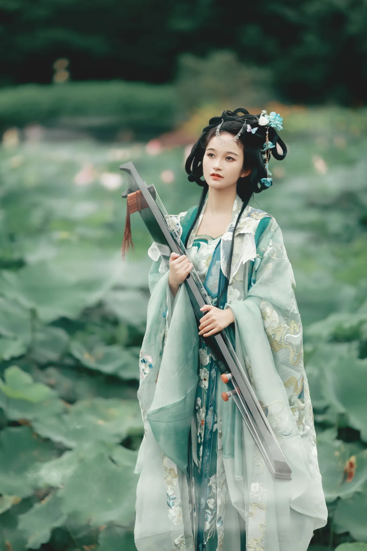 闭花羞月
