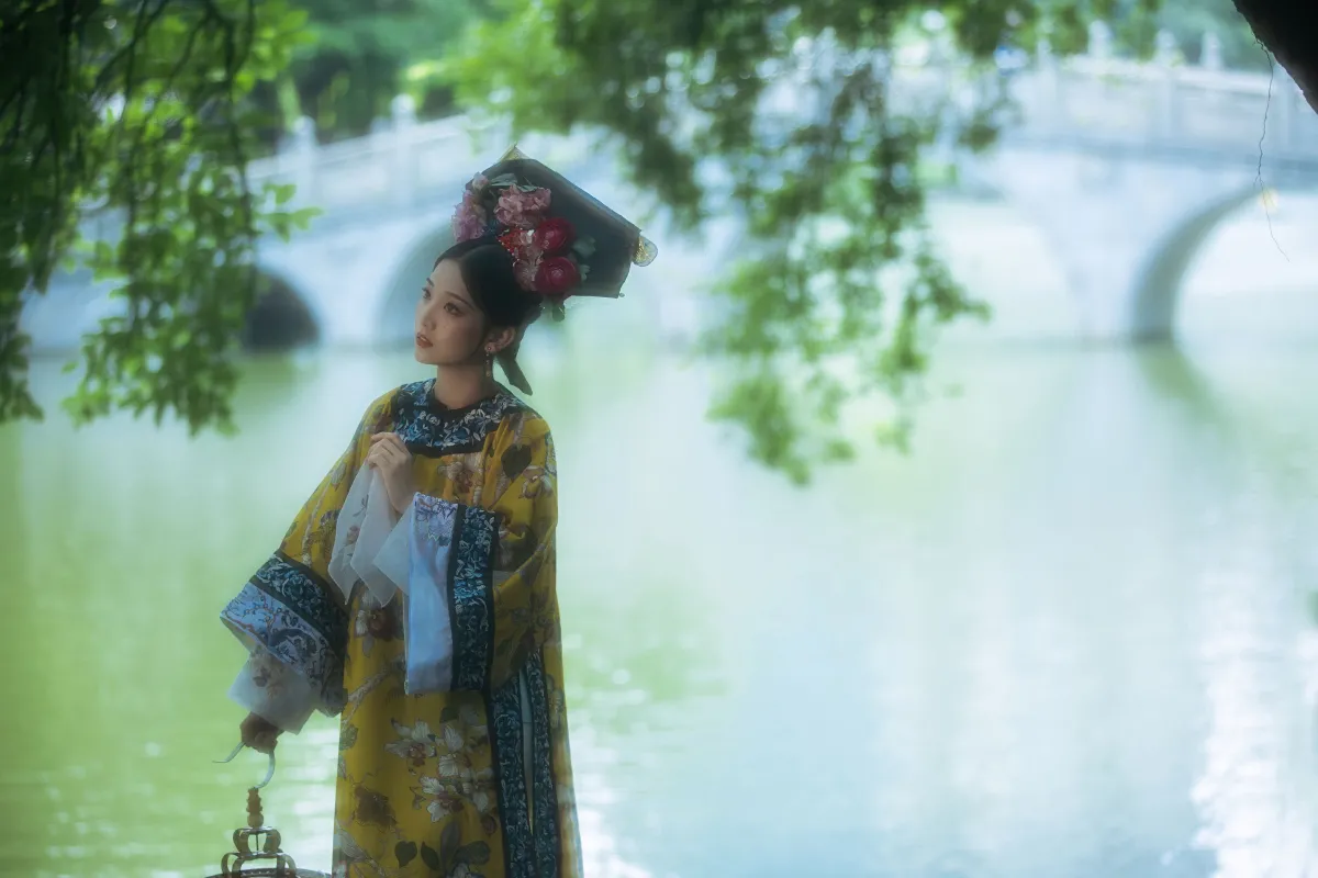 沉诗思_芝芝琪《笼中鸟》美图作品图片3