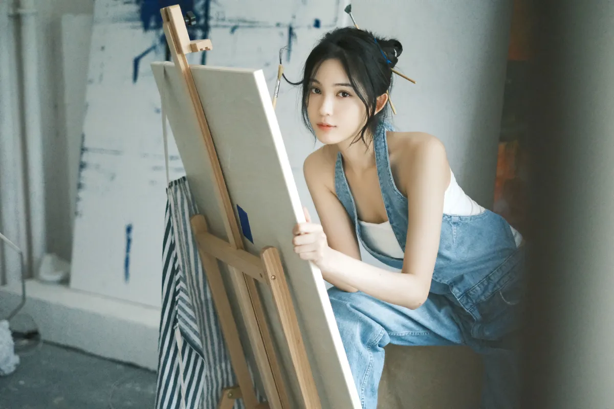在画室发呆的午后