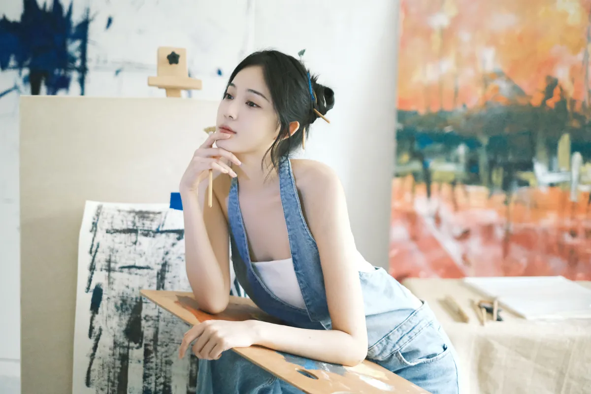 在画室发呆的午后