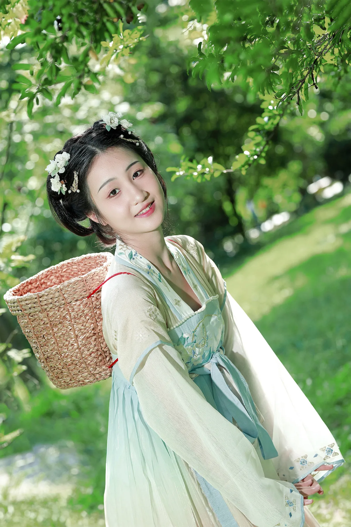 本宽_搽小兔《石榴姑娘》美图作品图片2