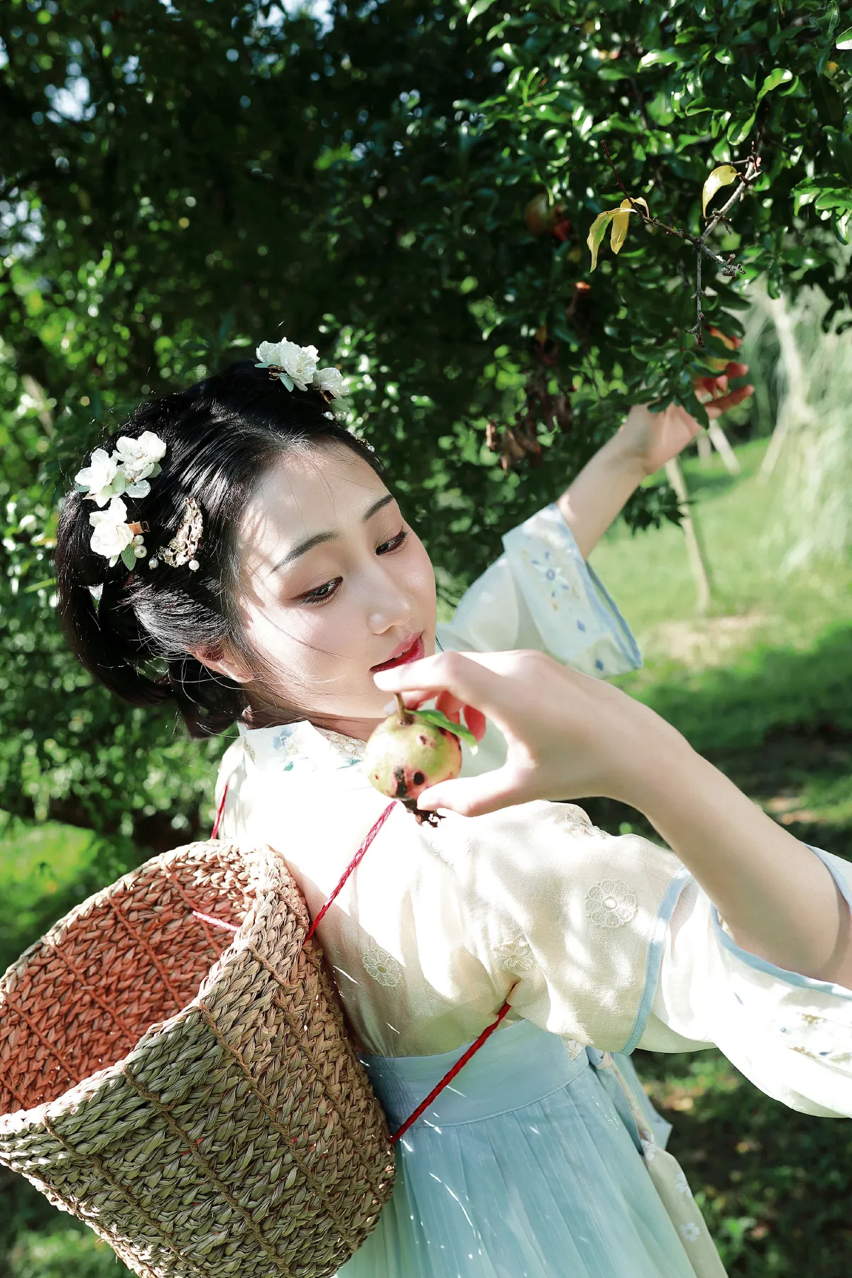 本宽_搽小兔《石榴姑娘》美图作品图片5