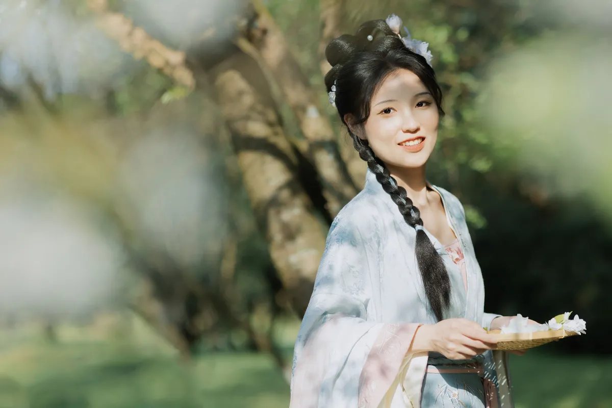 樱花树上的少女2