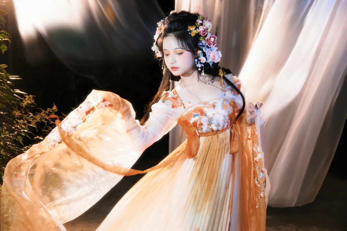 太阳神女