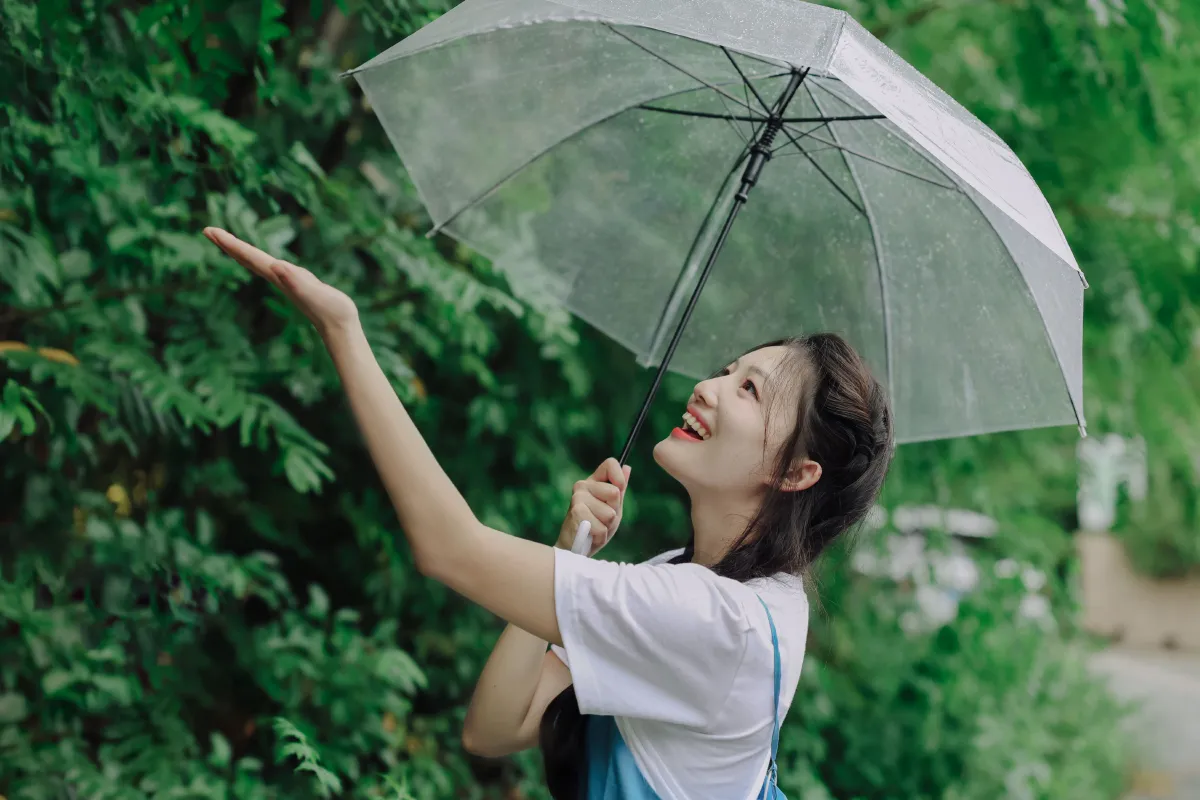 芥茉_黎美汐《雨后漫步》美图作品图片4