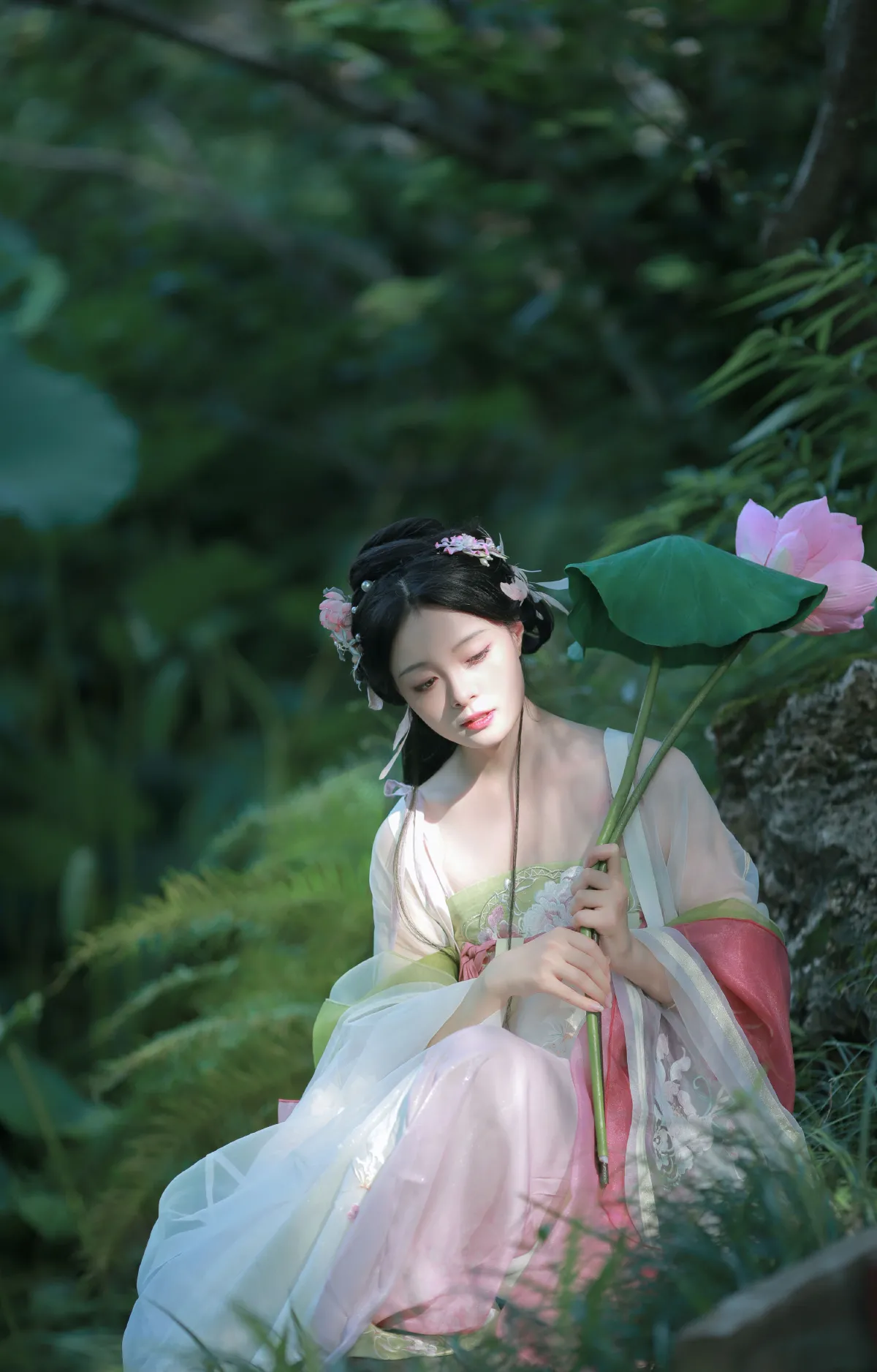 汉服荷花写真1