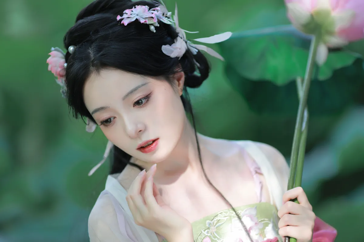 汉服荷花写真