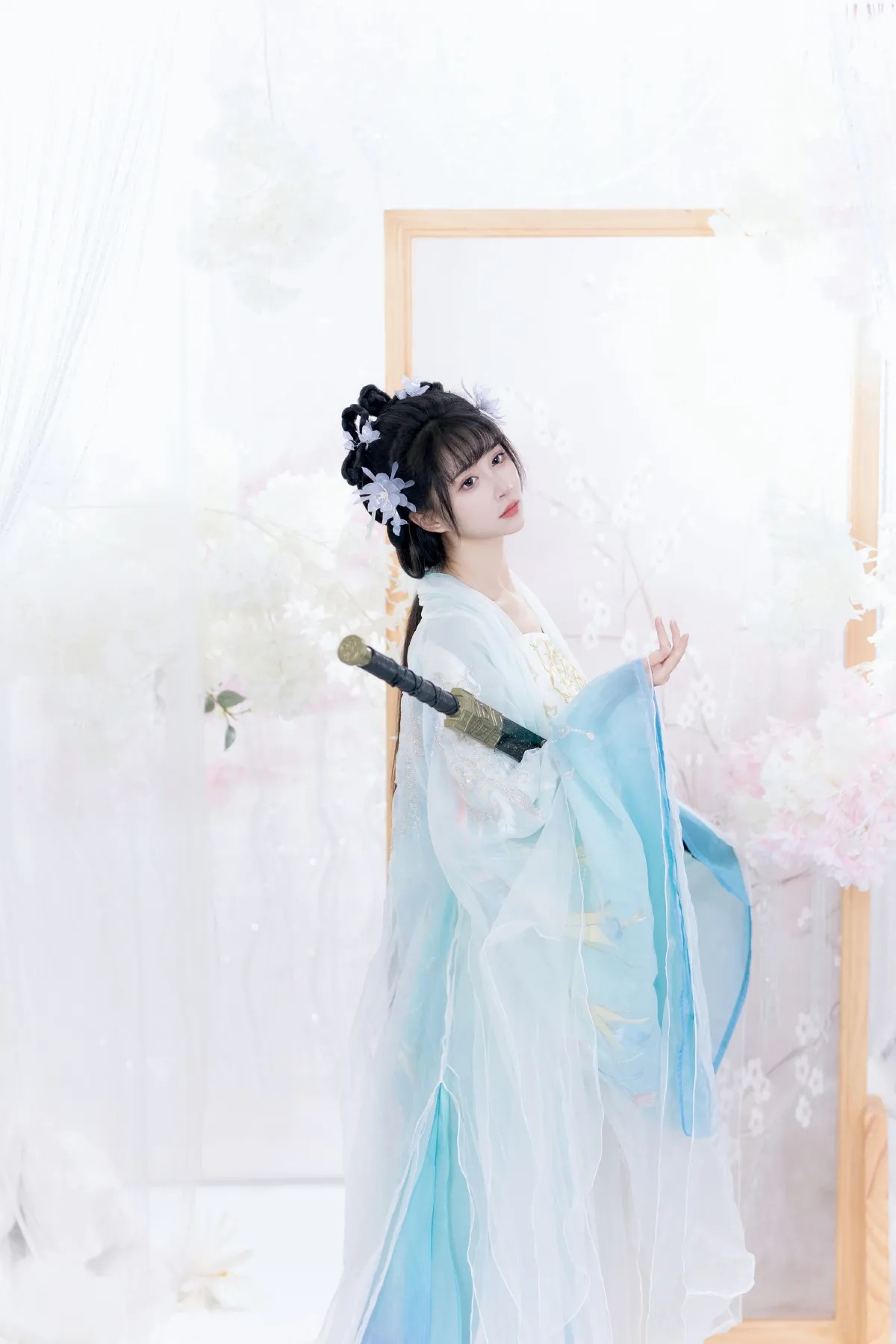 少时白_绮罗生的小苏苏《玄鸟》美图作品图片3