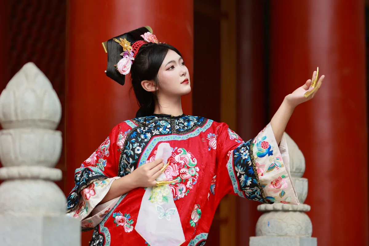 遥相顾