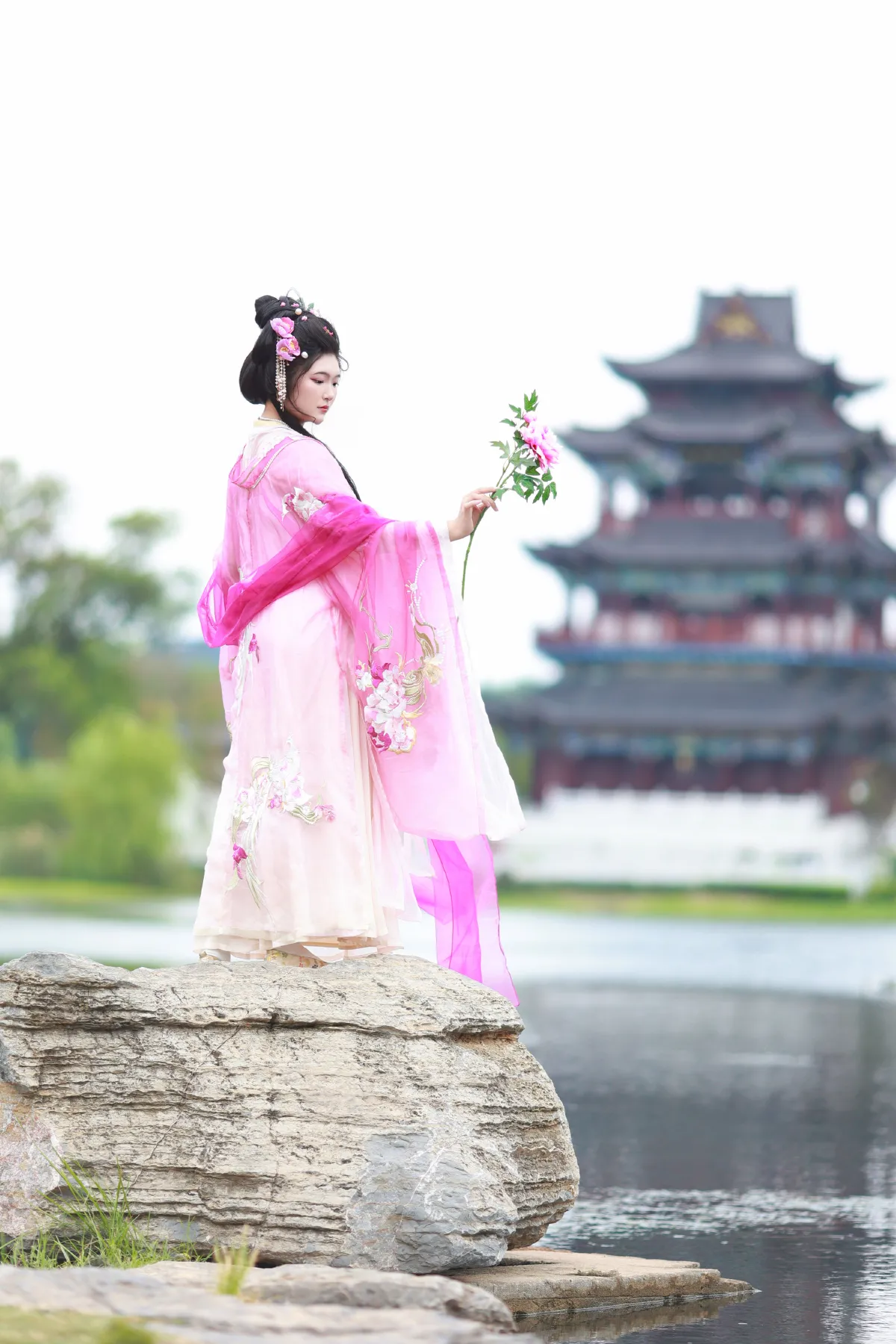 湖畔寻花1