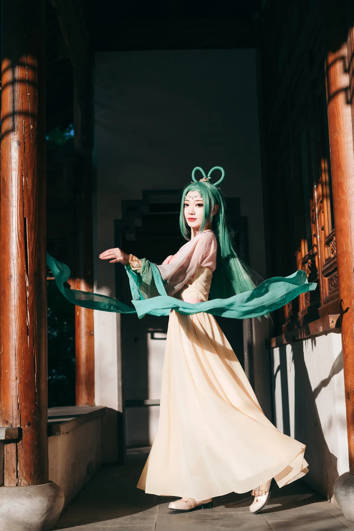 太特斯_桃墨公子x《蓝兔宫装拟人》美图作品图片1
