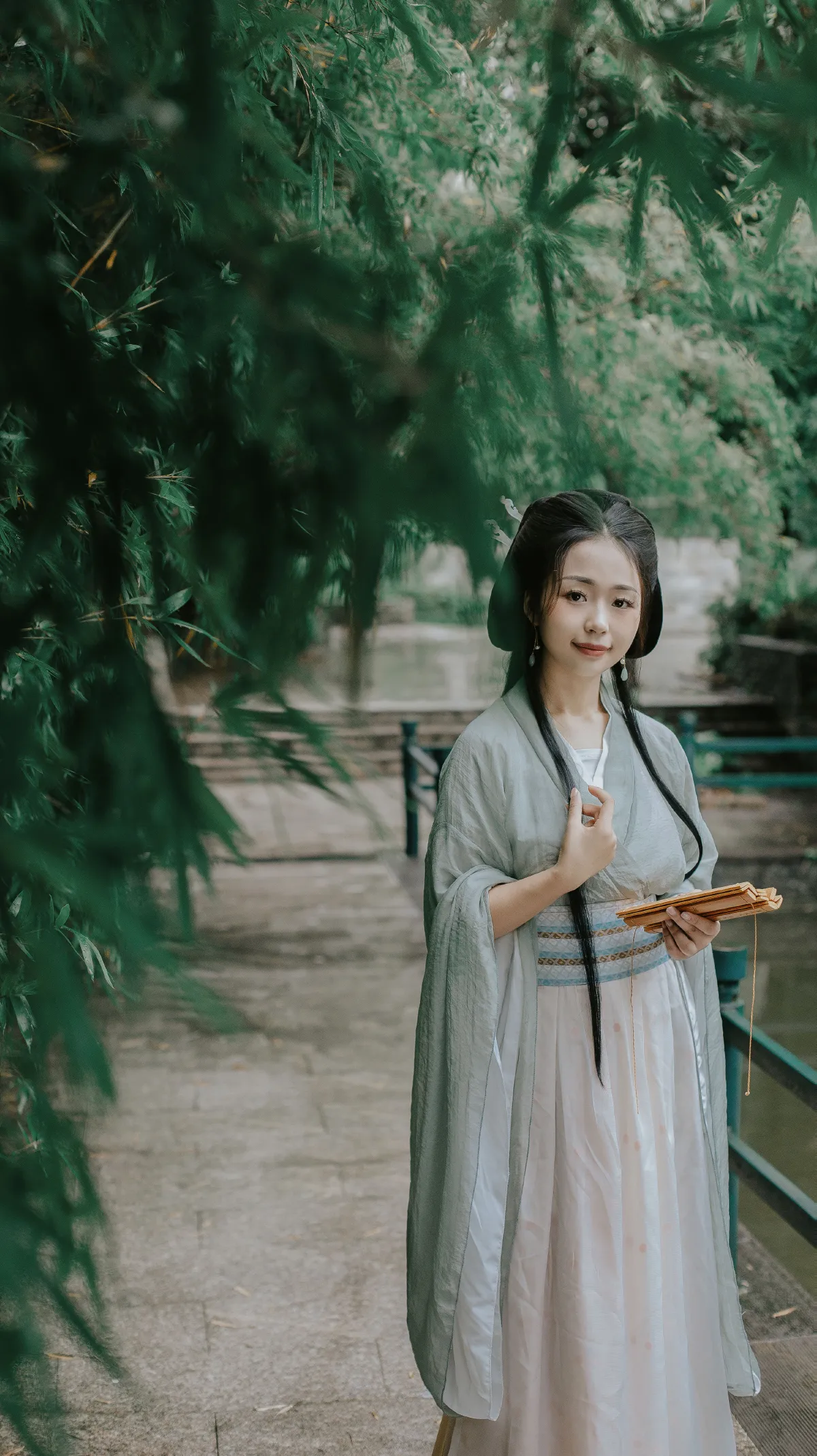 青陵_小梅子Y.M《庭间行》美图作品图片3