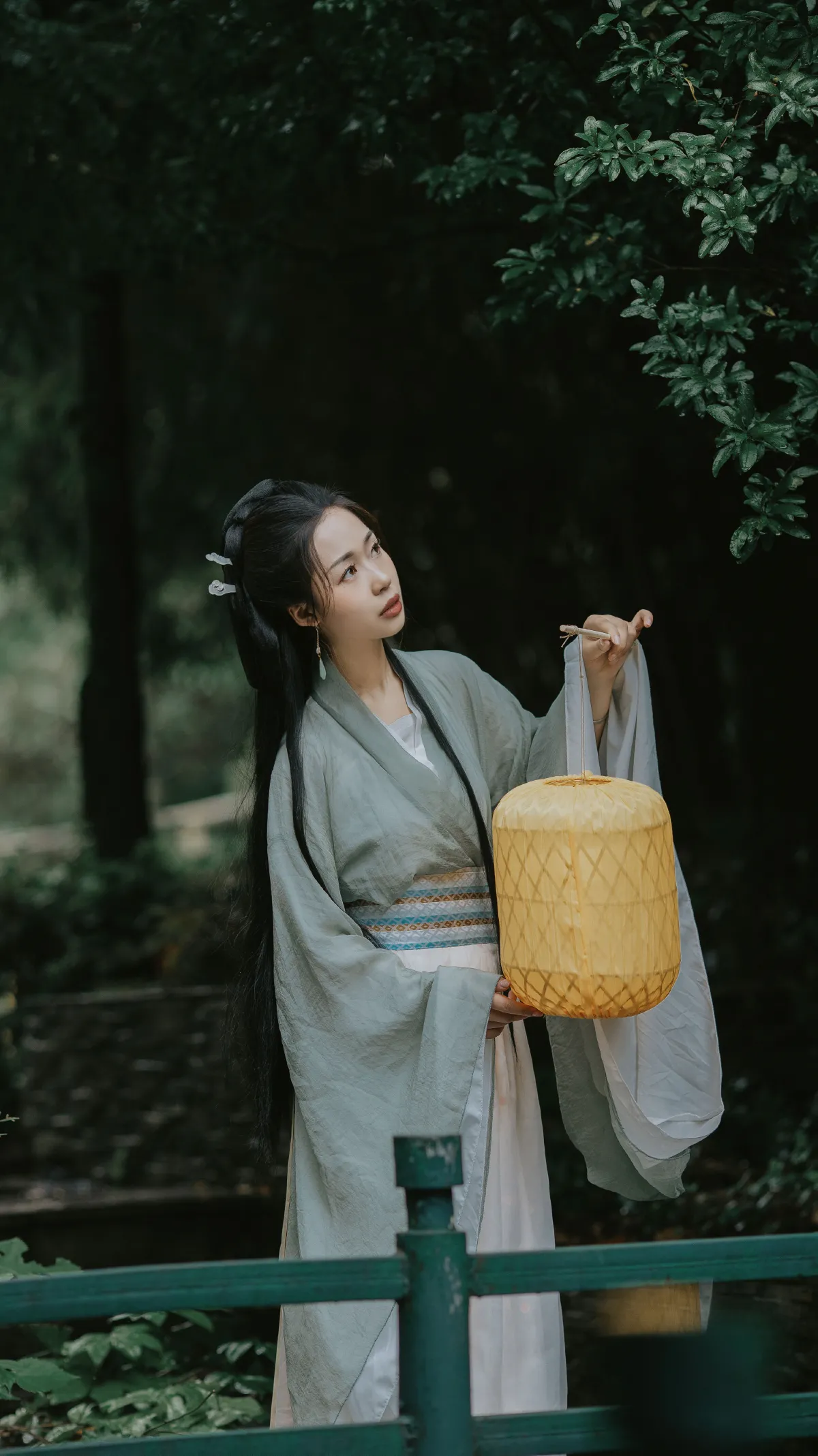 庭间行