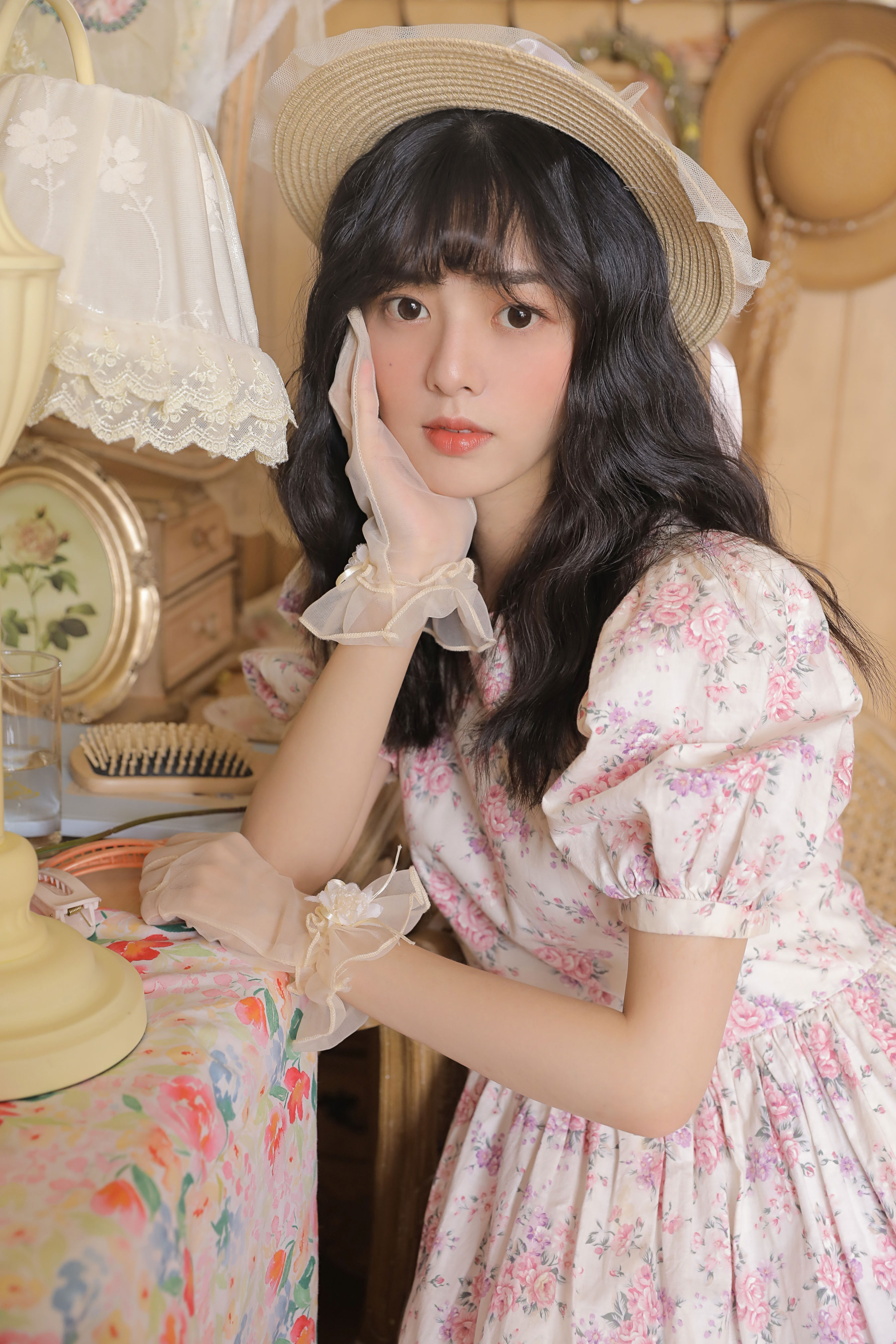 她好像个娃娃