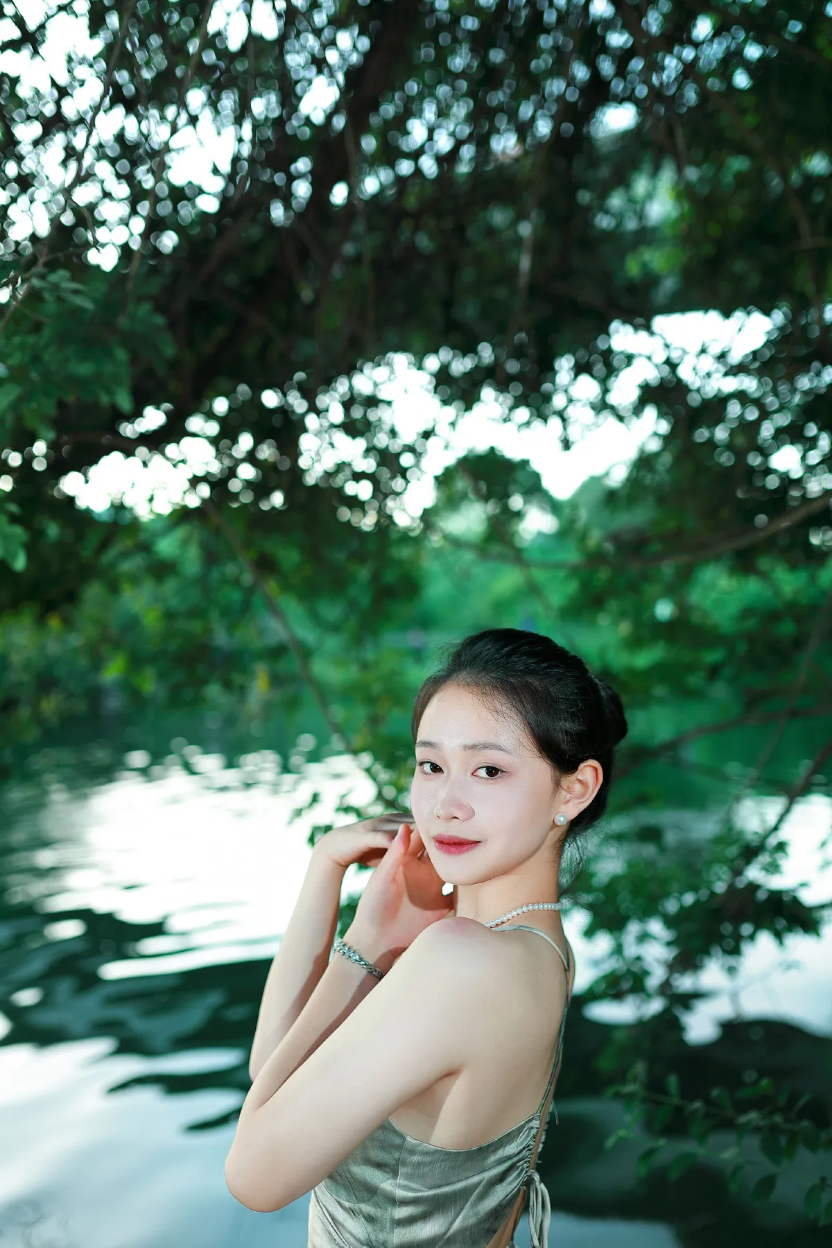 绿荫清波