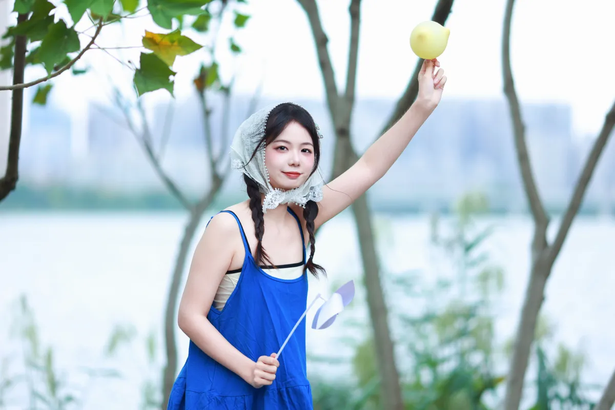 荷叶叶_暮烟色CC《一片落叶》美图作品图片2