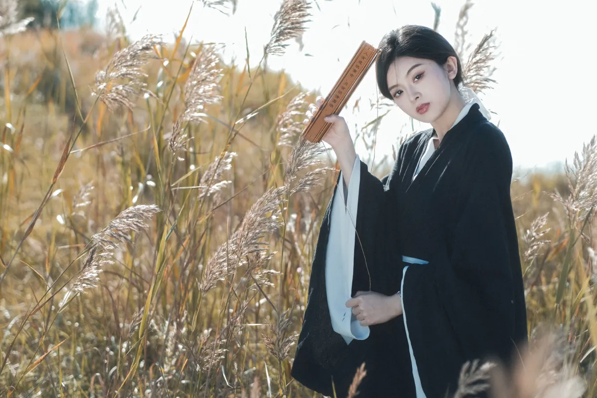 清冷汉服