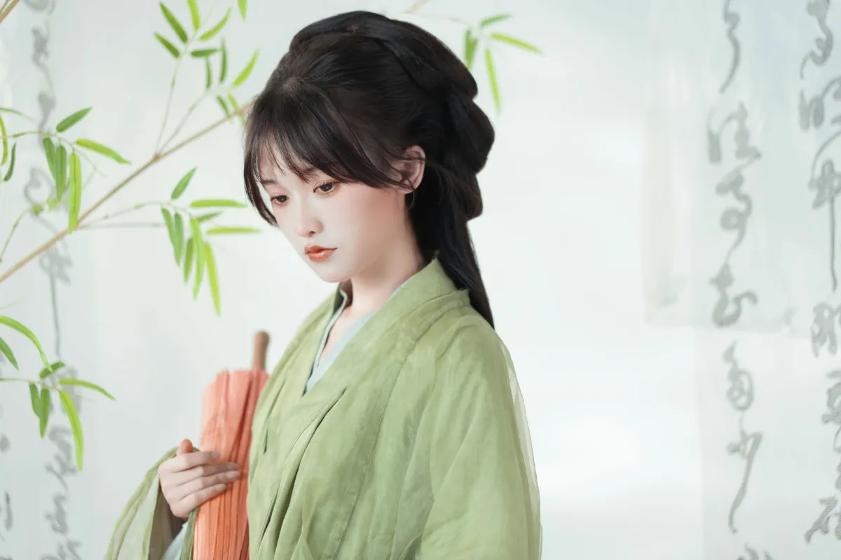 清风拂竹影