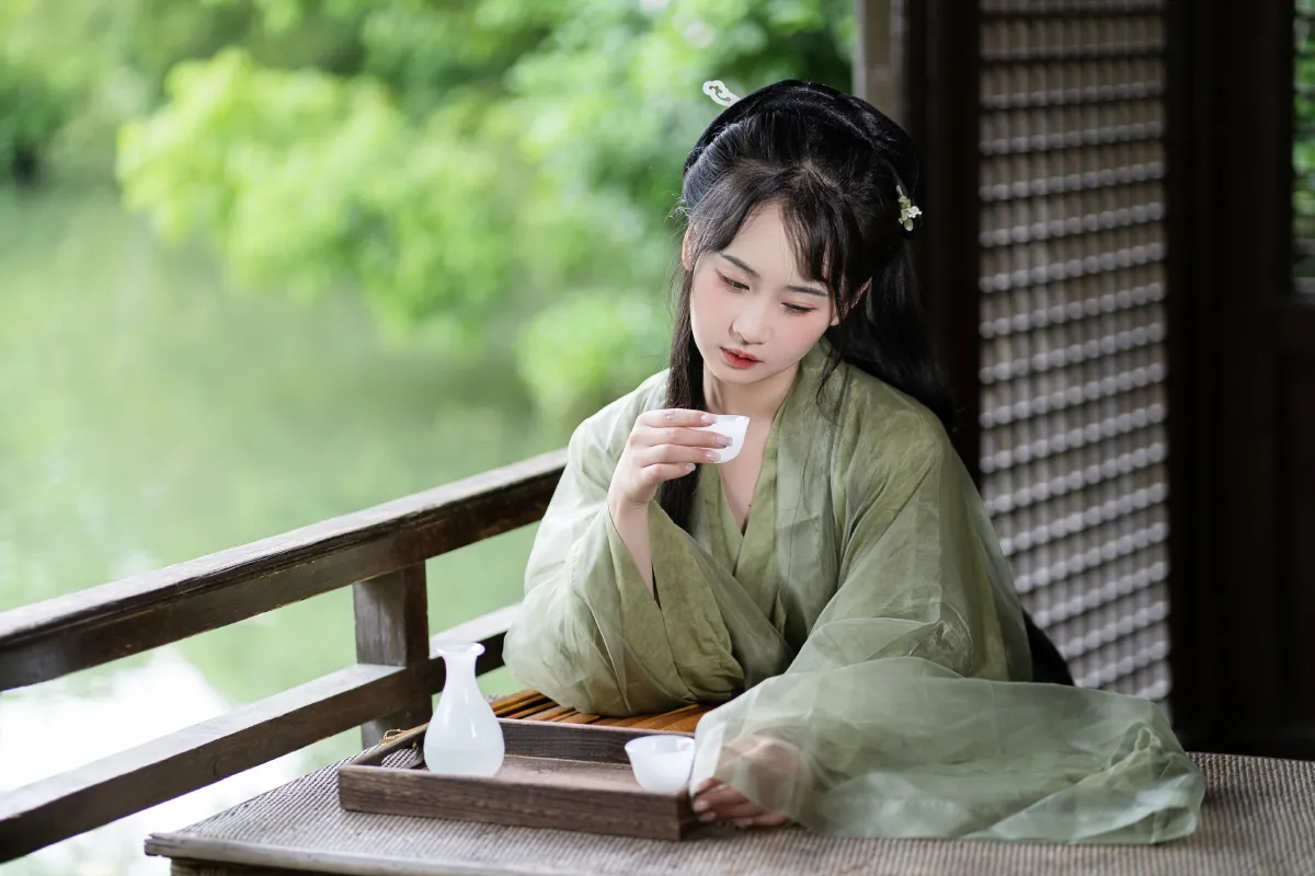 青衫烟雨客
