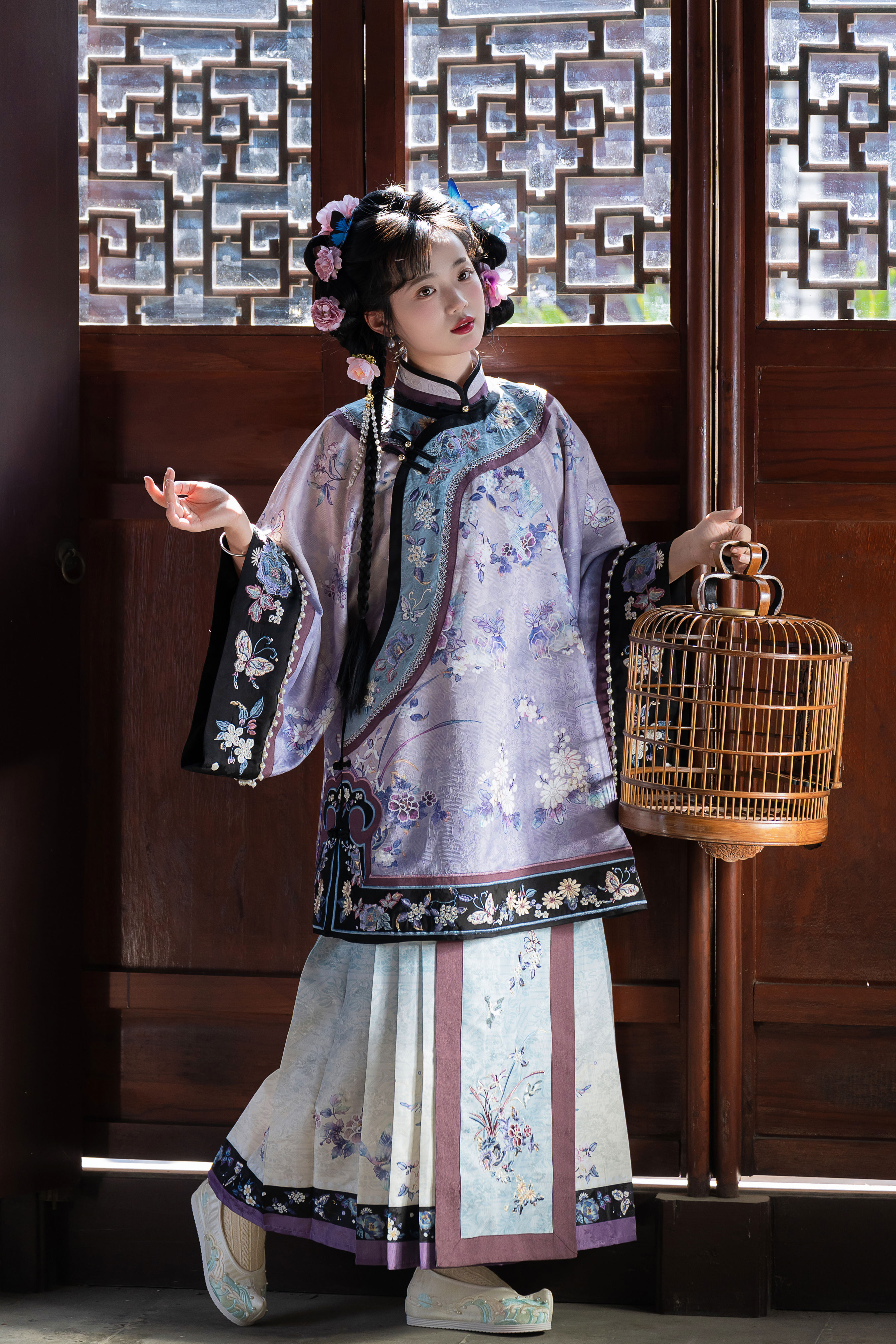 阳光下的清汉女