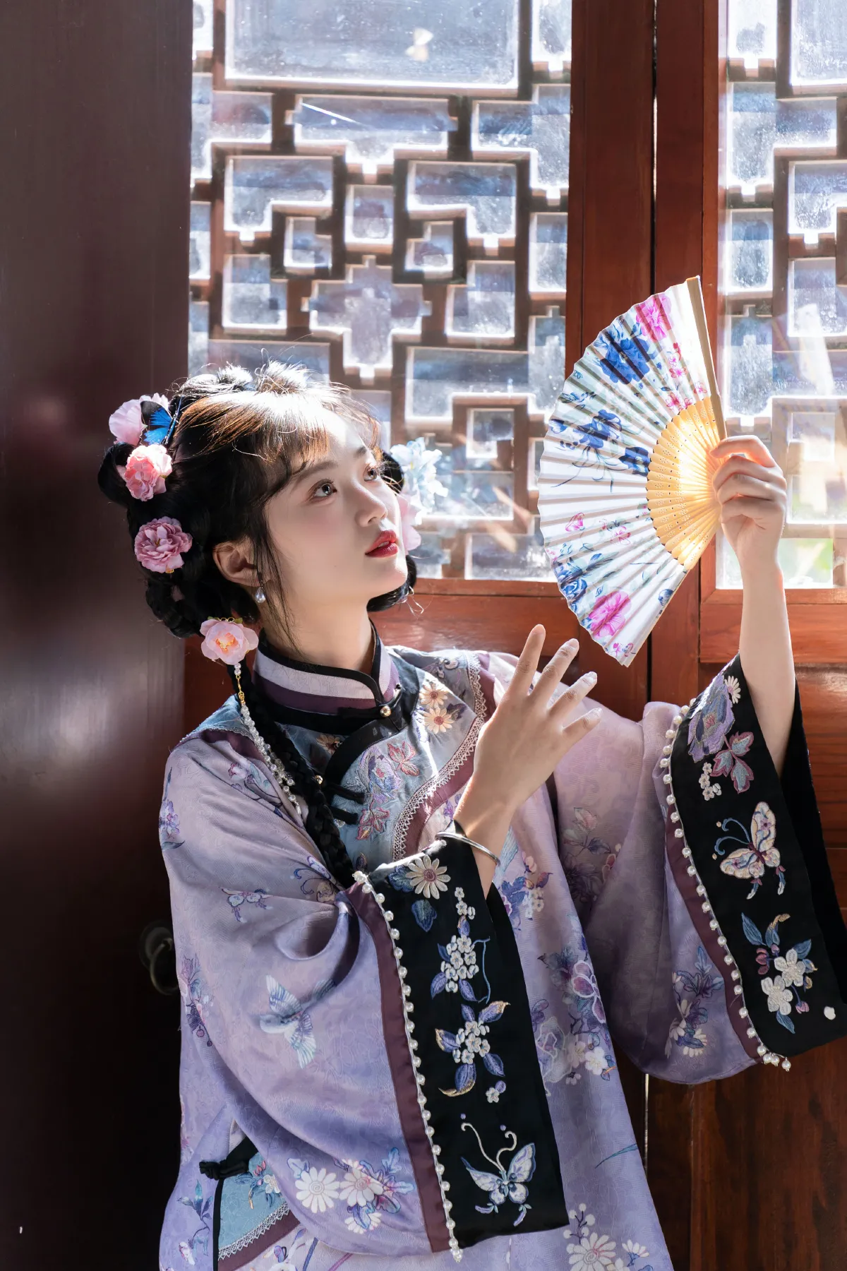 阳光下的清汉女