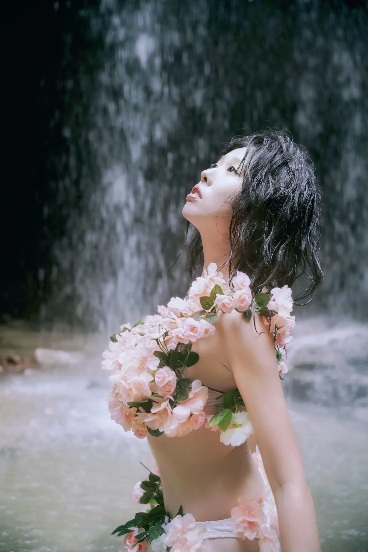 桃花源飞瀑仙女