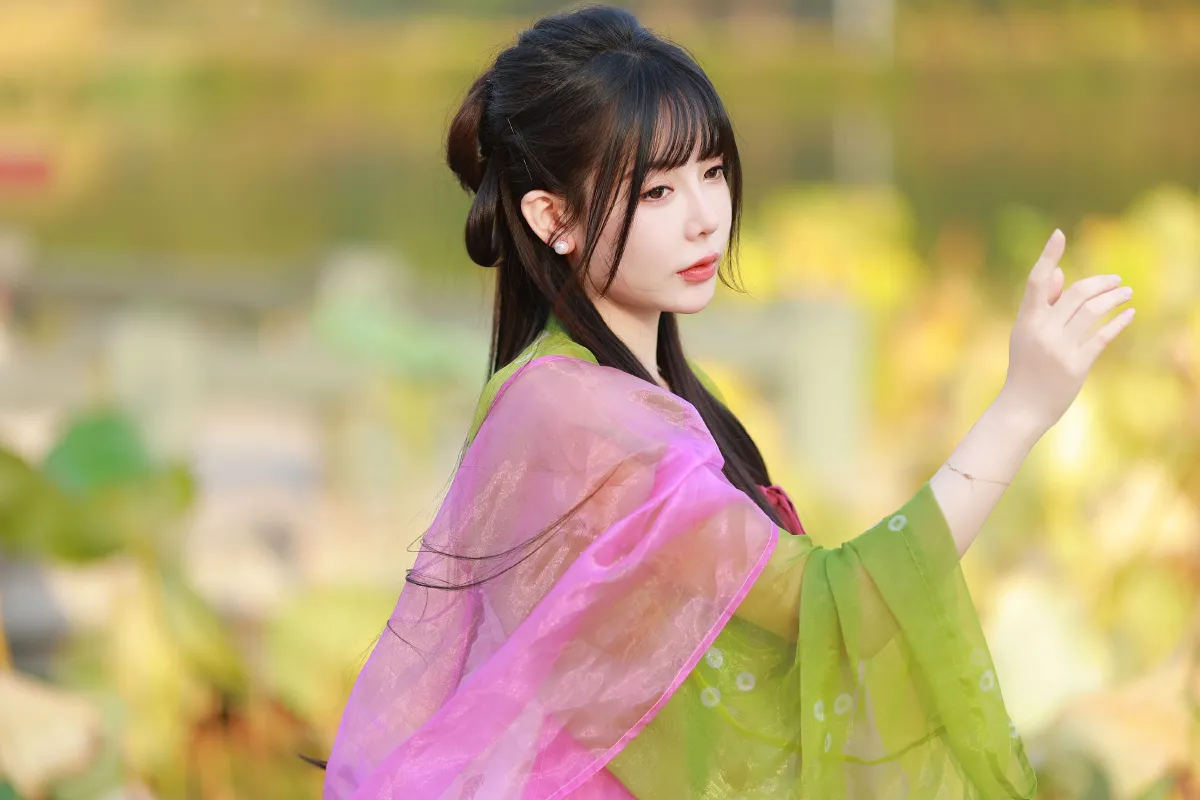 杨柳声声荷塘里