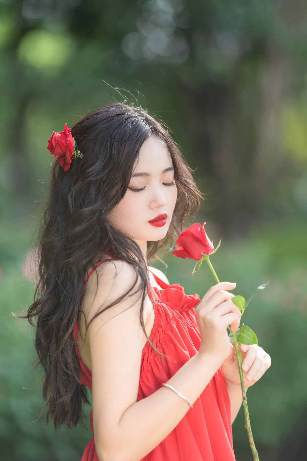红裙少女