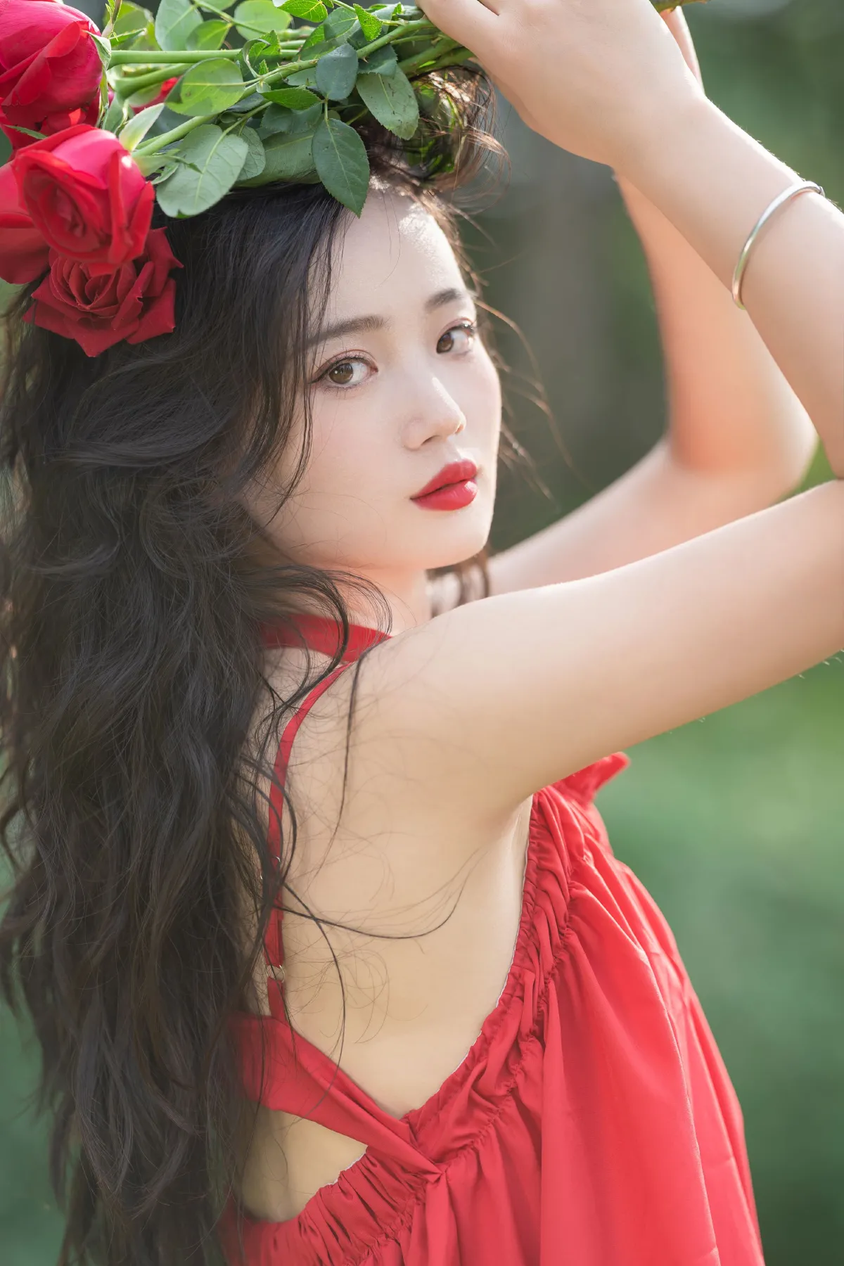 红裙少女