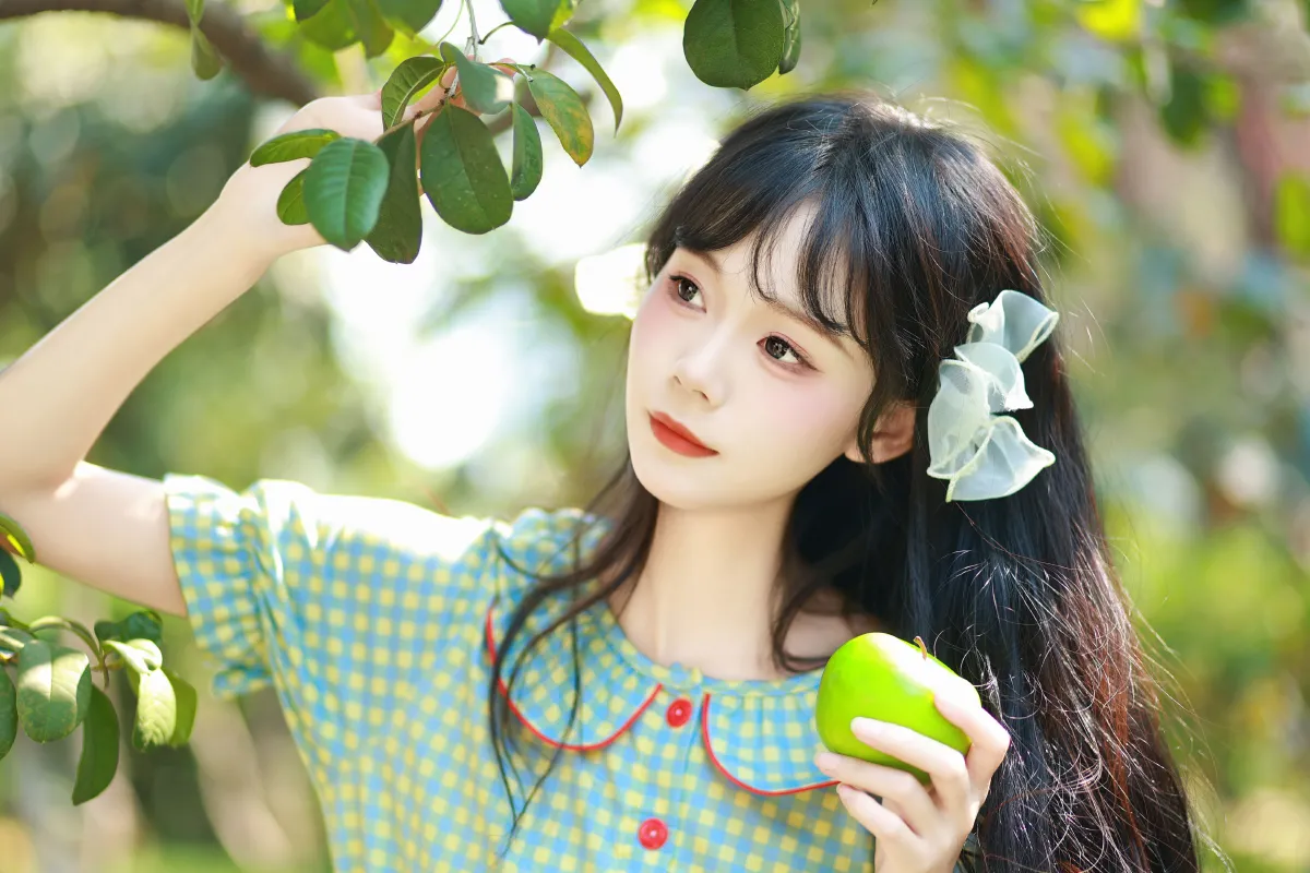 蝴蝶落在她眉心