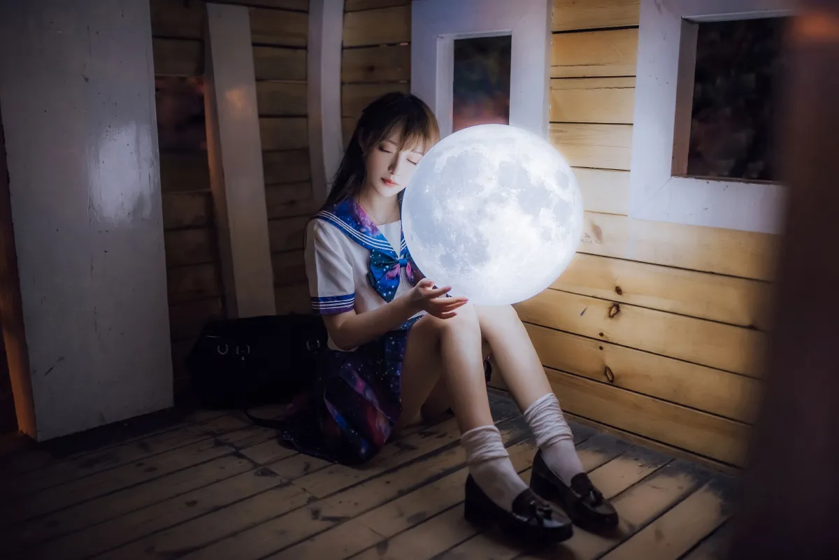 月亮照亮黑夜