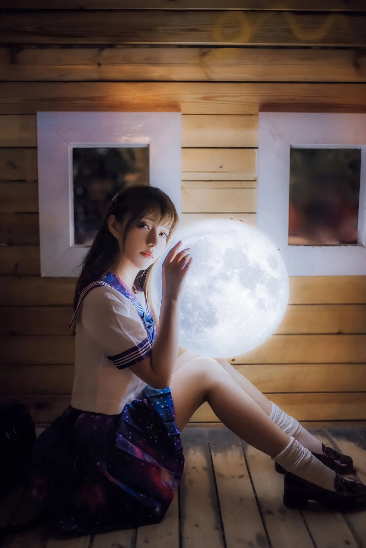 月亮照亮黑夜