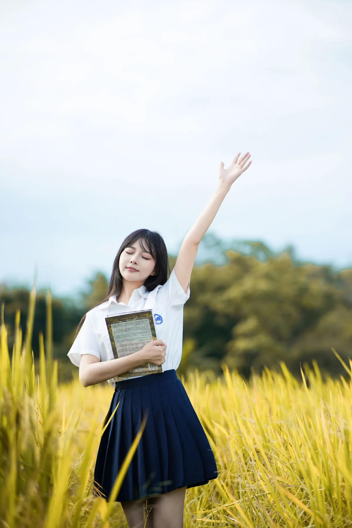 小雨汉服摄影工作室_我是小岁岁《午后的阳光透过稻浪》美图作品图片5