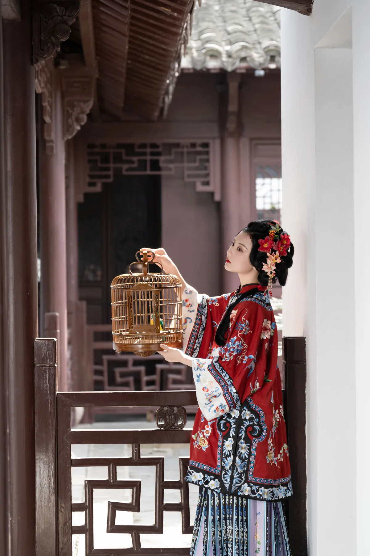 红衣下的她1