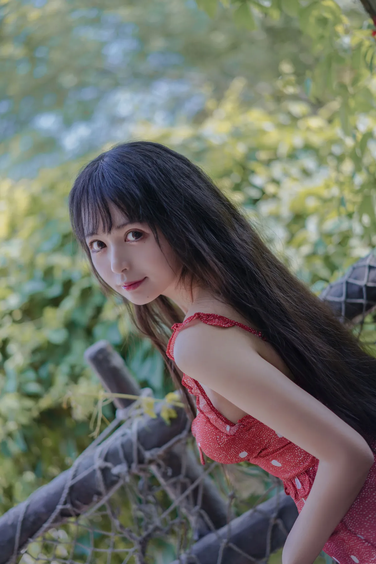 红裙女孩