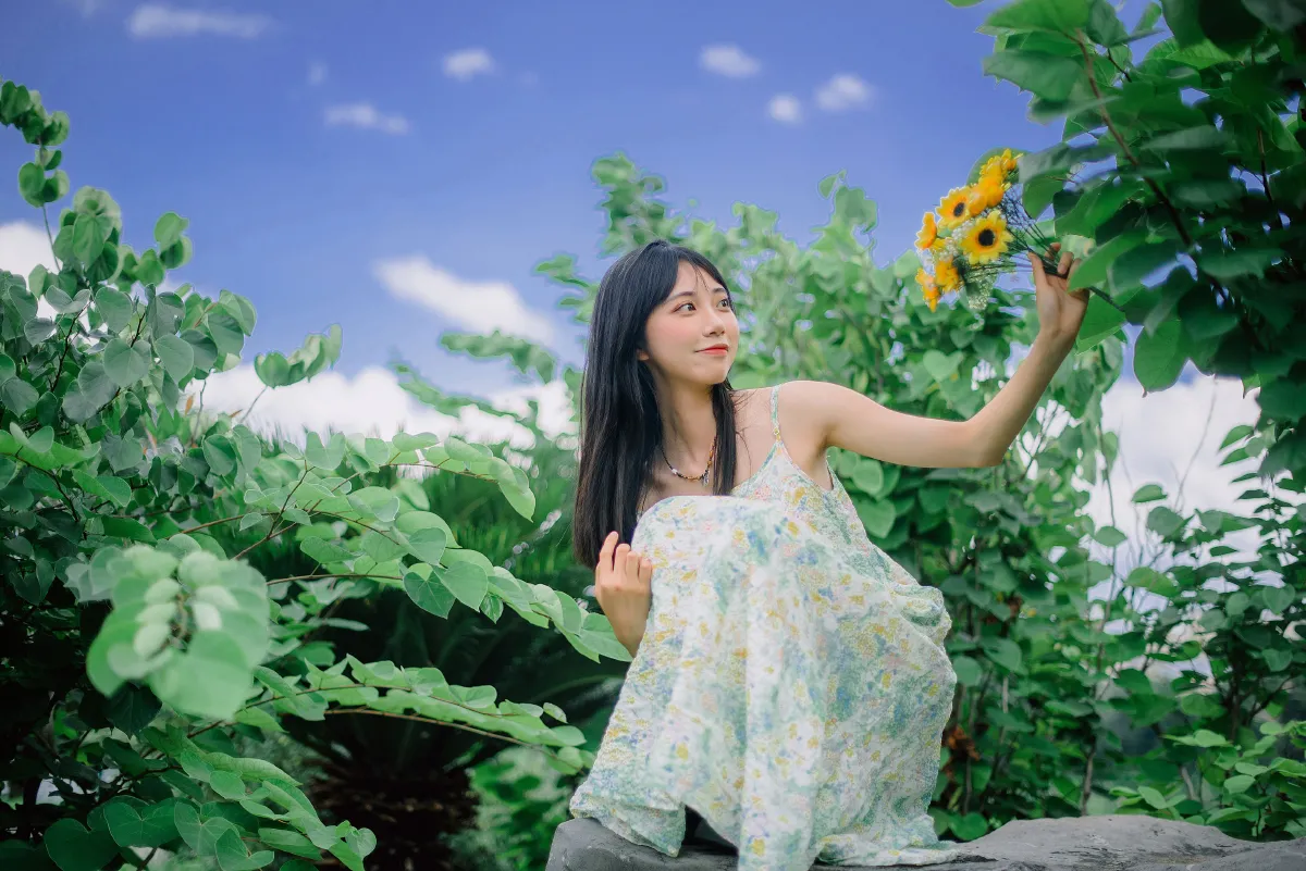 蝉鸣漏进夏末