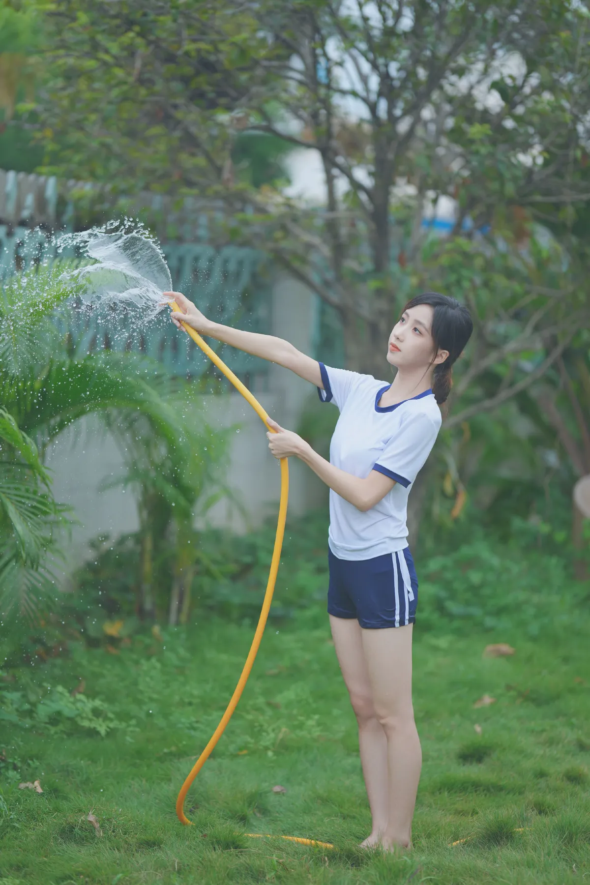 夏日泳池的苏苏2