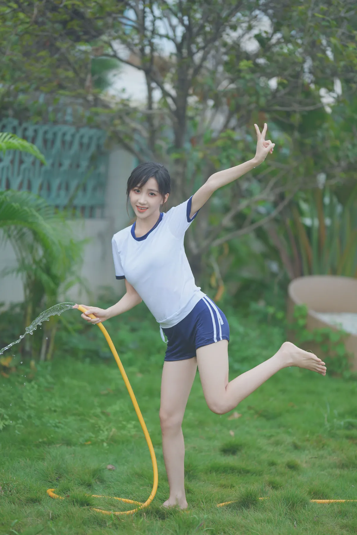 夏日泳池的苏苏3