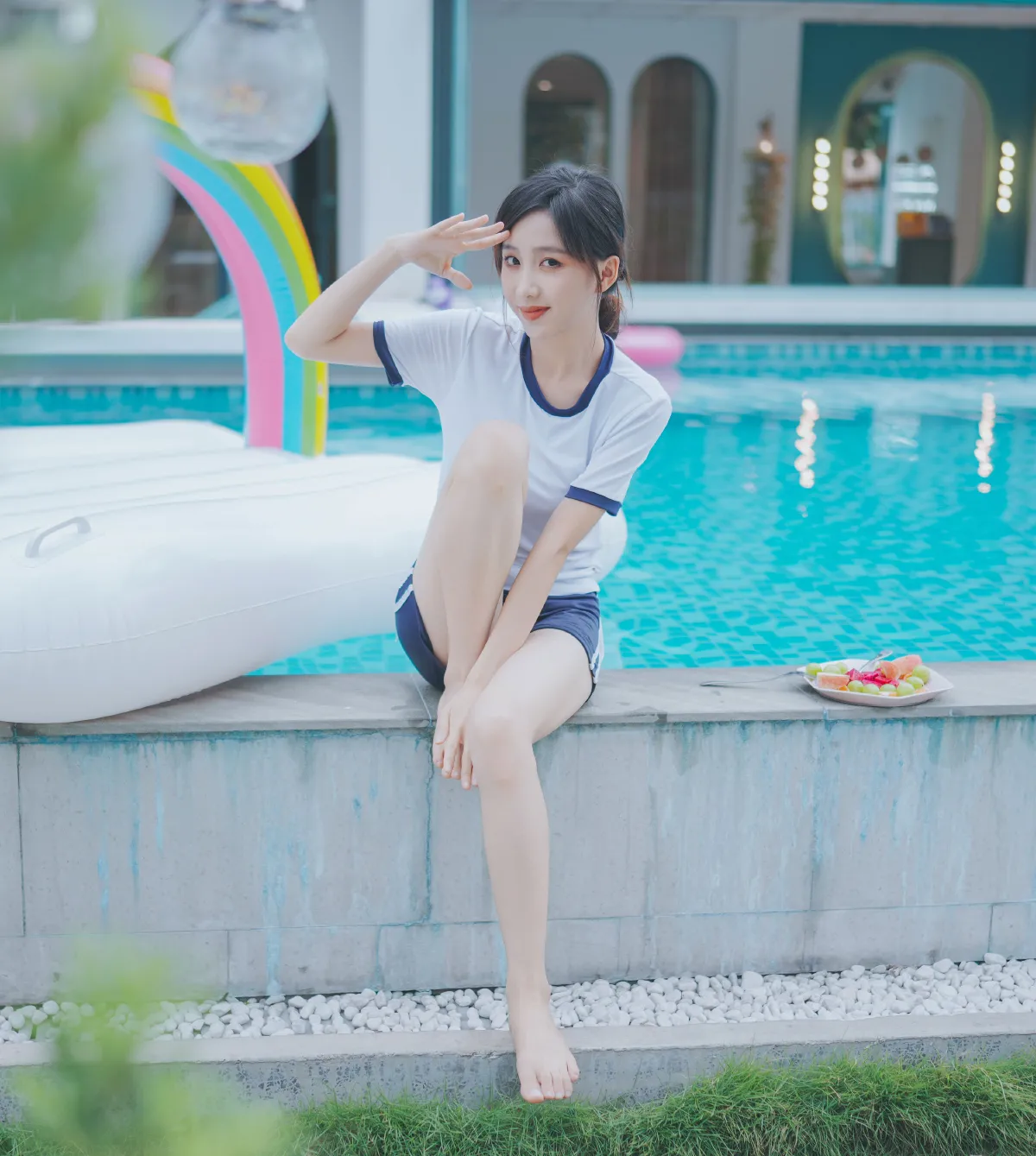 夏日泳池的苏苏