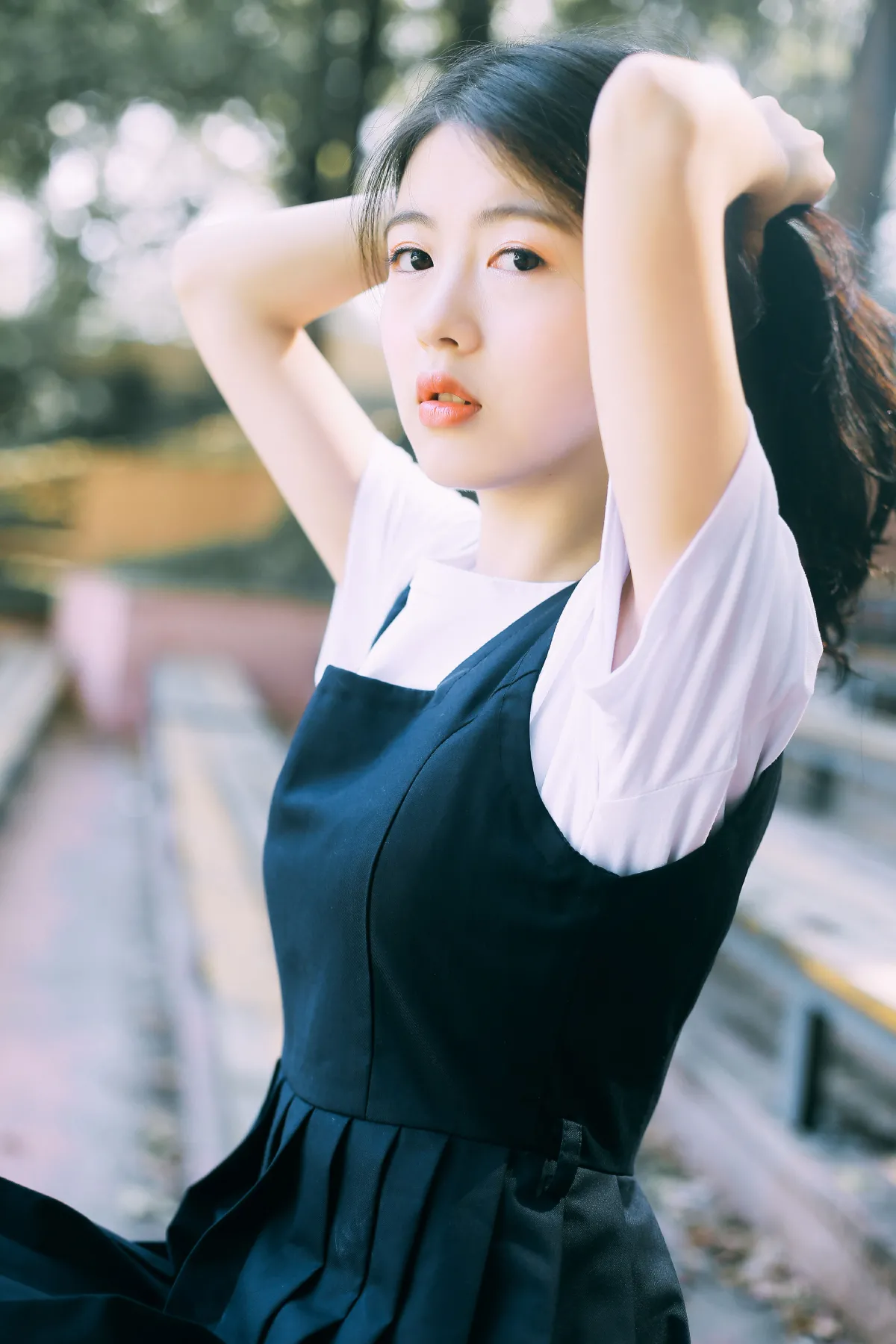 校服的裙摆